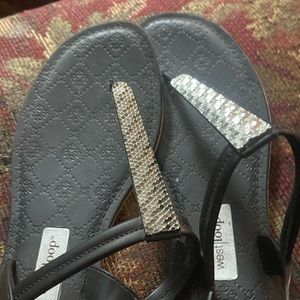West loop women’s sandals size 8, good used condition